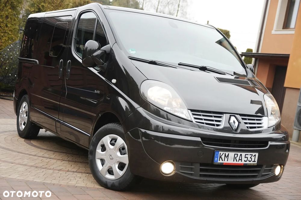 Renault Trafic Grand Passenger Black Edition - 3