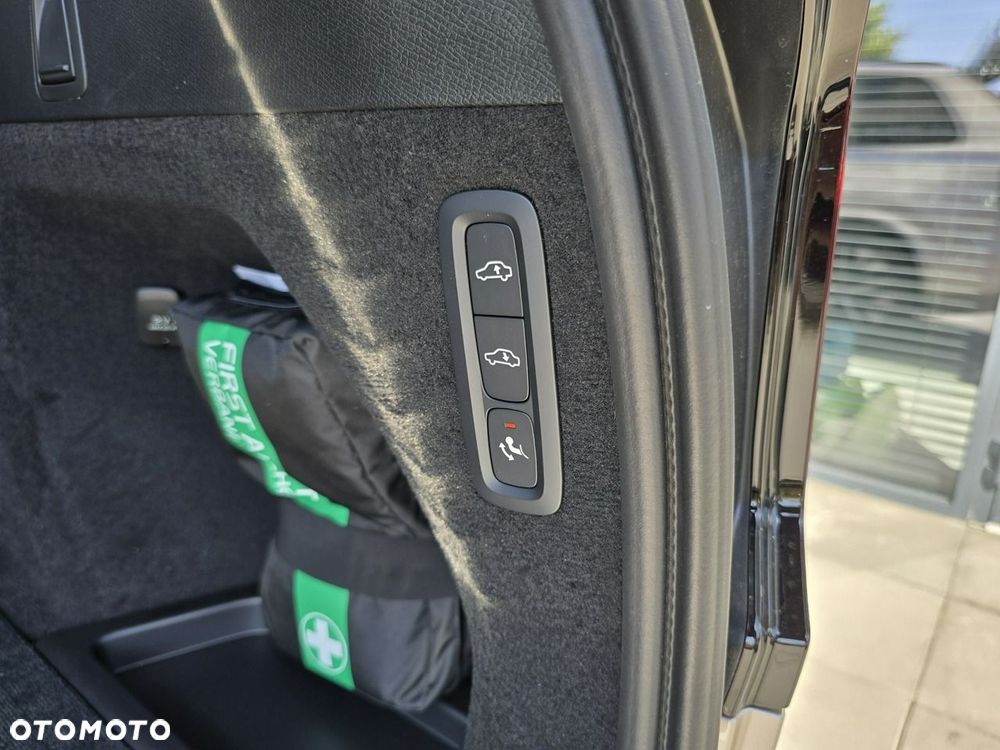 Volvo XC 90 T8 AWD Plug-In Hybrid Ultra Dark 7os - 25