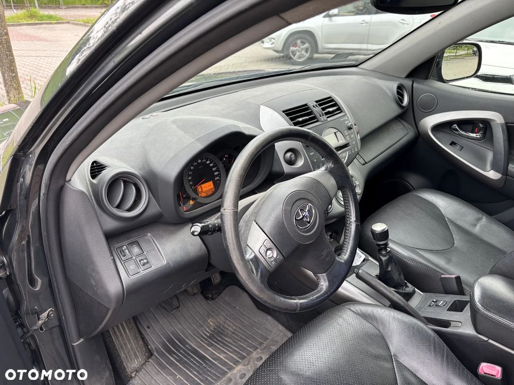 Toyota RAV4 2.2 D-4D Premium - 10