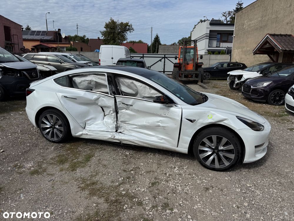 Tesla Model 3 - 9