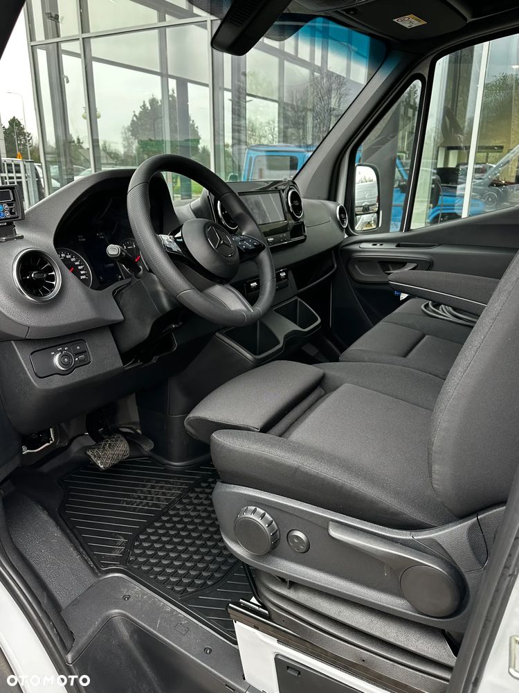 Mercedes-Benz Sprinter - 16