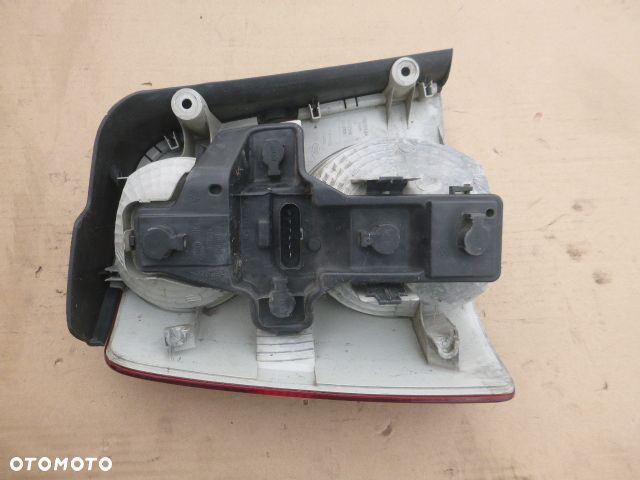 LAMPA PRAWY TYŁ PRAWA TYLNA VOLKSWAGEN TOURAN I 03- - 9