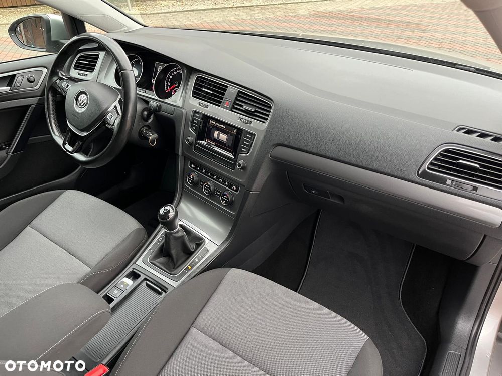 Volkswagen Golf 1.6 TDI DPF BlueMotion Technology Comfortline - 27