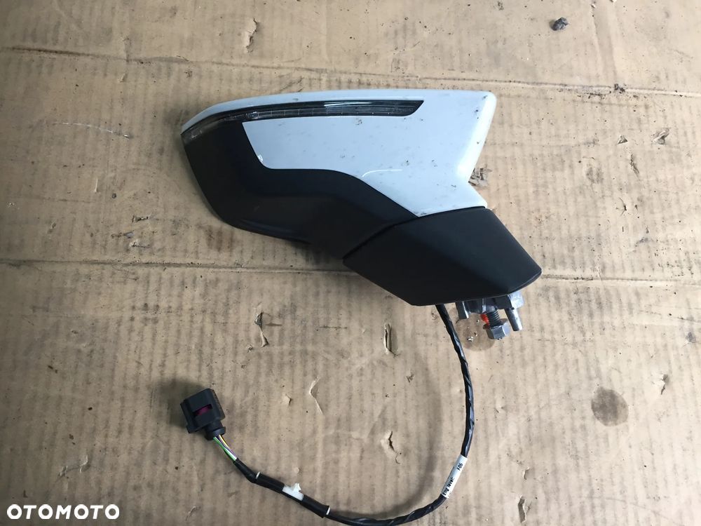 SEAT IBIZA V 23R LUSTERKO PRAWE 8 PIN