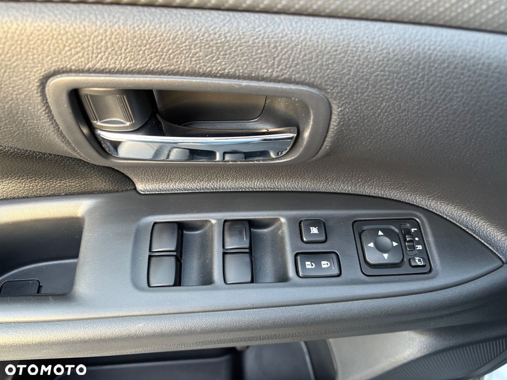 Mitsubishi Outlander 2.2 DID Intense + - 22