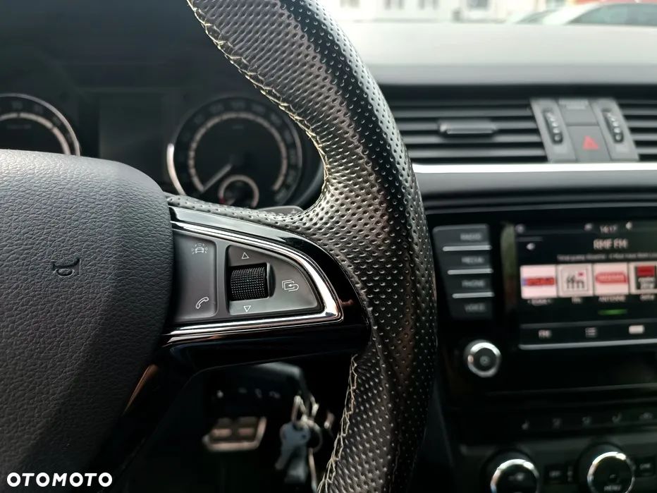 Skoda Octavia 2.0 TDI DSG RS - 32