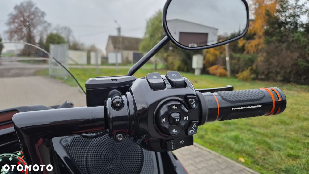 Harley-Davidson Touring Road Glide - 14
