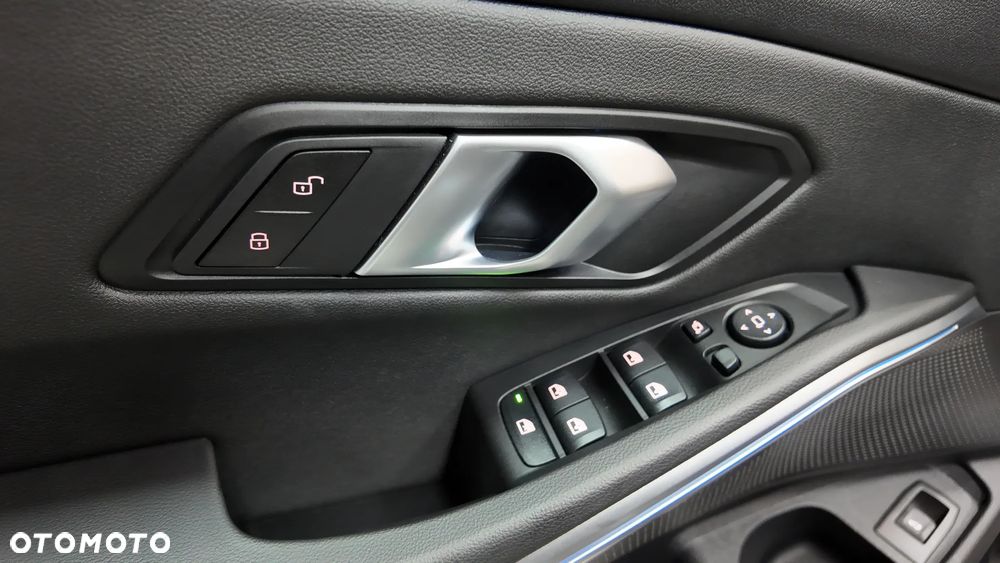 BMW Seria 3 320d xDrive M Sport - 21