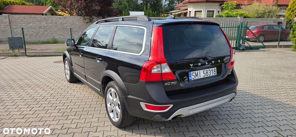 Volvo XC 70 D5 AWD Momentum - 4