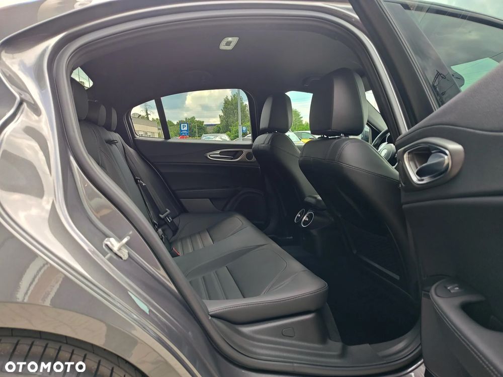 Alfa Romeo Giulia 2.0 Turbo Veloce Q4 - 12