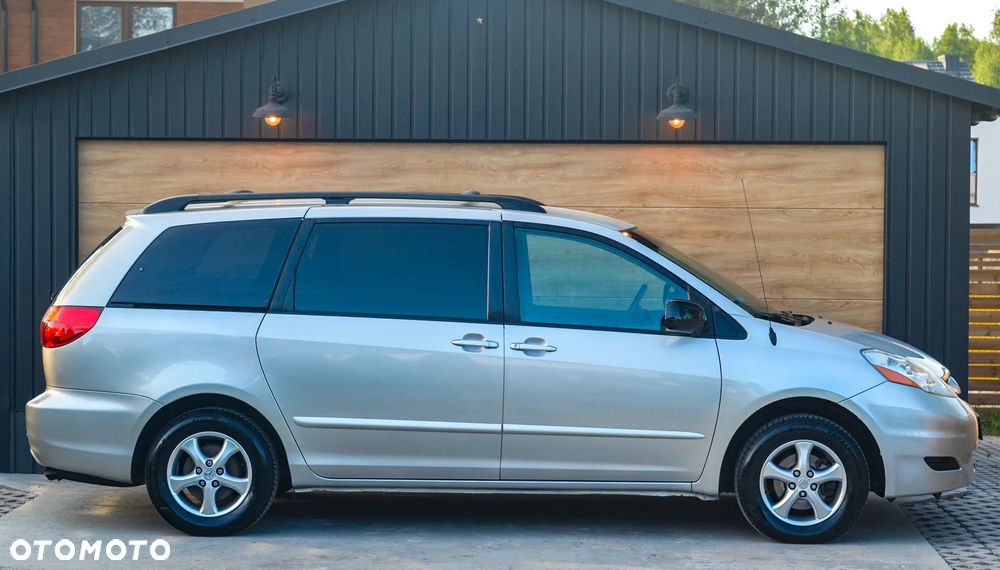 Toyota Sienna - 6