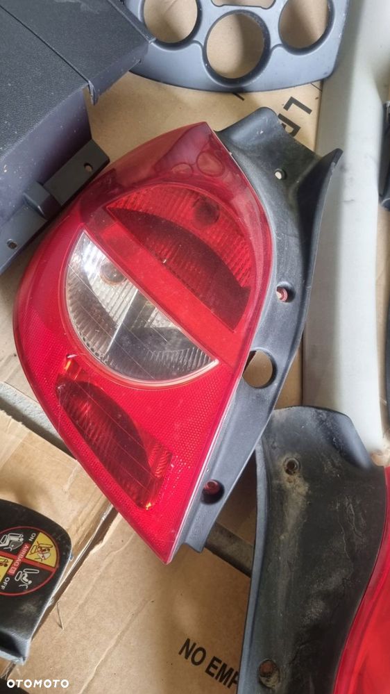 Dzwi clio III klapa tyl - 14