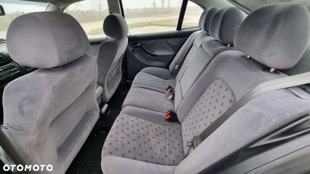 Seat Toledo 1.9 TDI Signo Emocion - 17