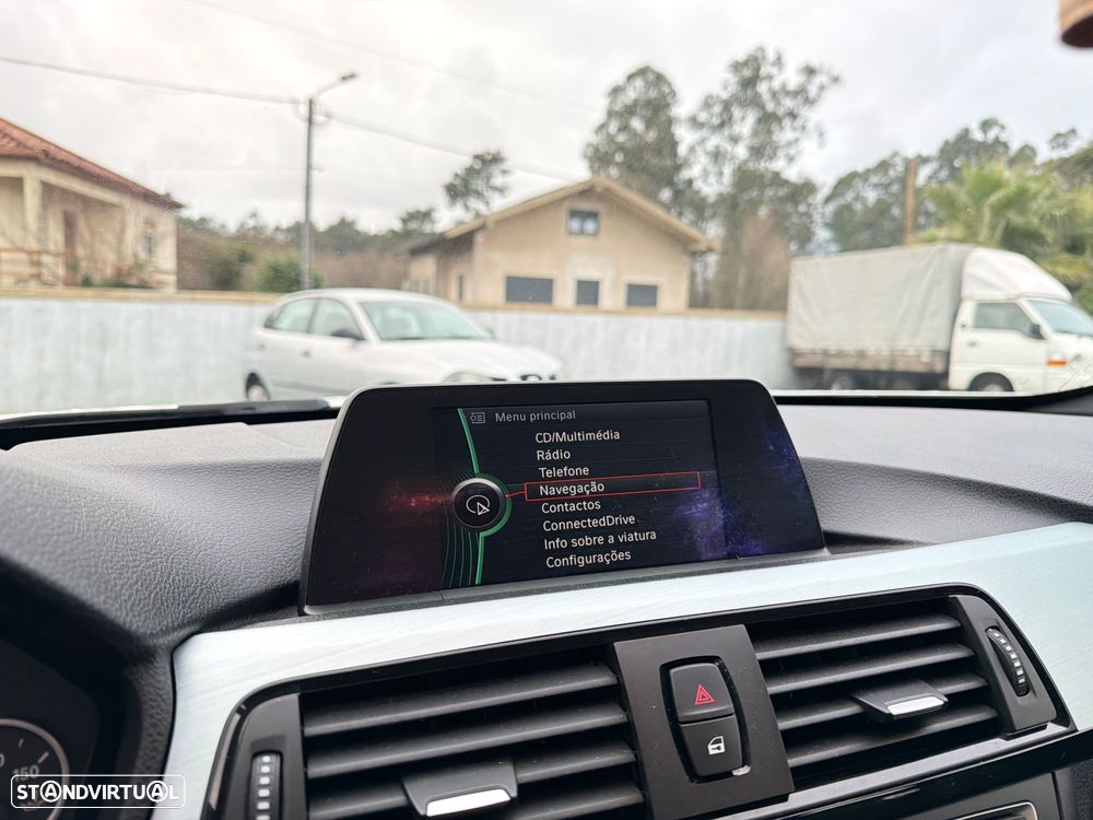 BMW 318 d Pack M - 17