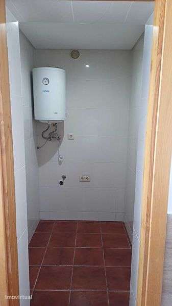 Arrenda-se apartamento T1 em São Roque - Grande imagem: 5/12