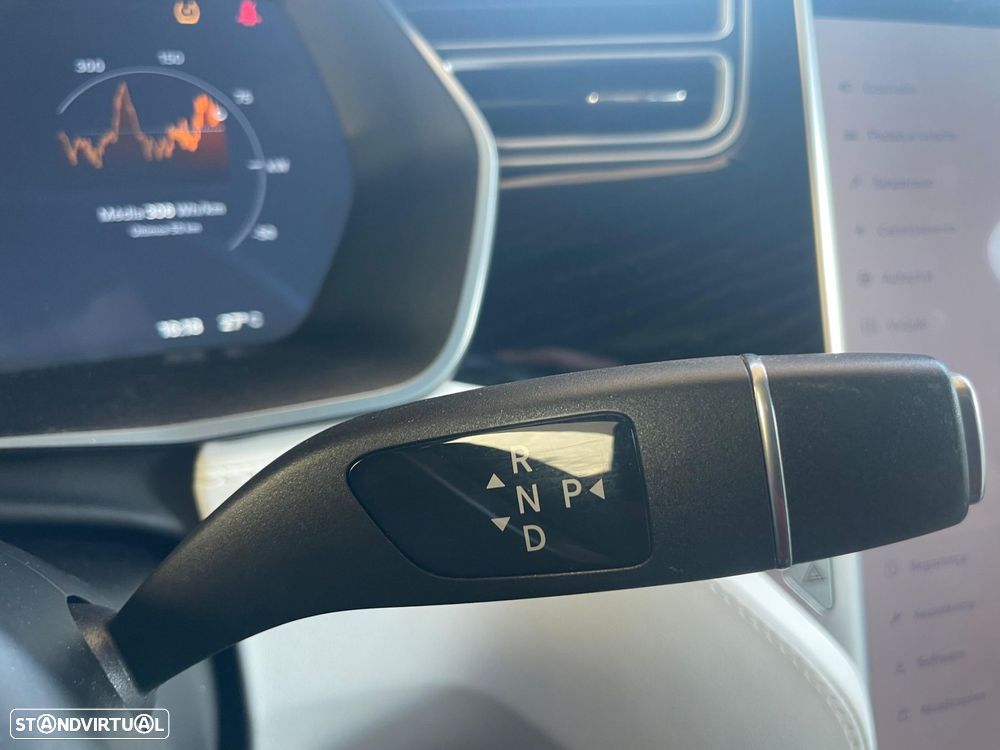 Tesla Model X 100D - 18