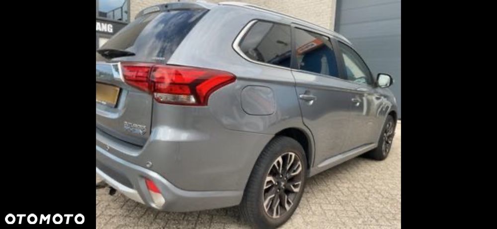 Mitsubishi Outlander Intense + - 32