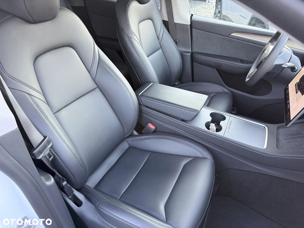 Tesla Model Y Performance AWD - 18