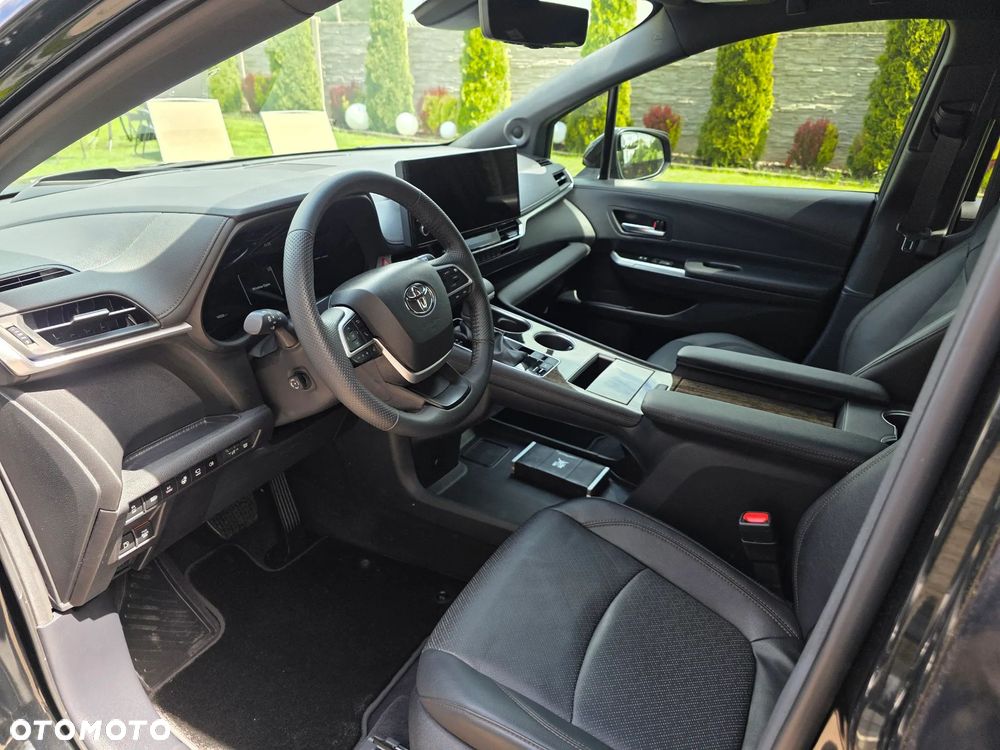 Toyota Sienna - 8