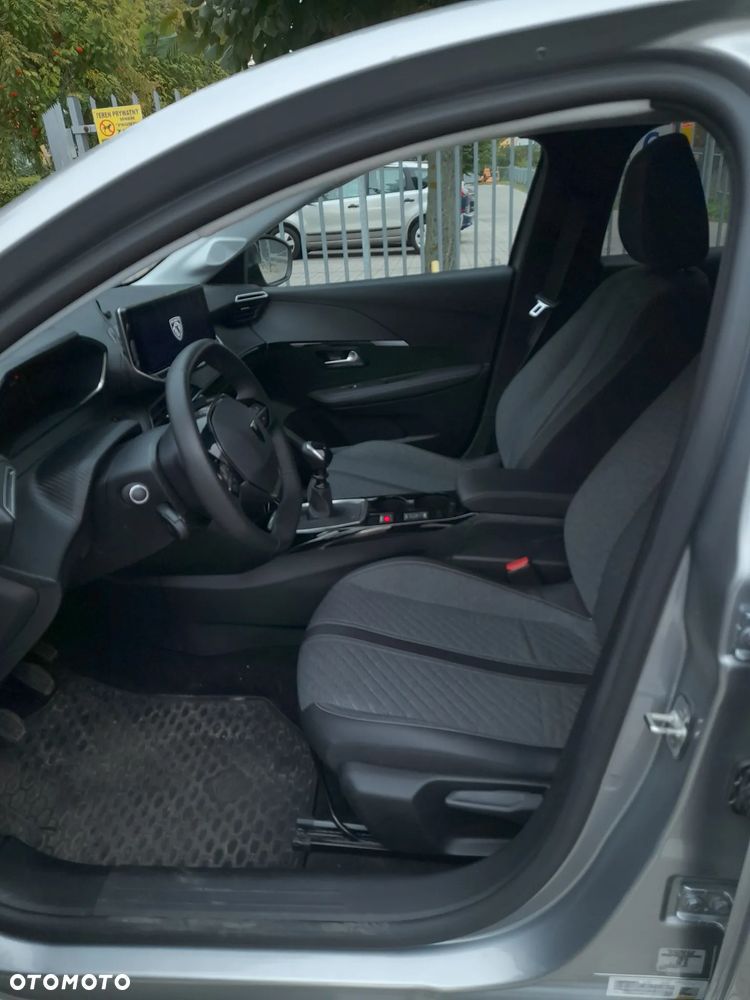 Peugeot 208 - 12