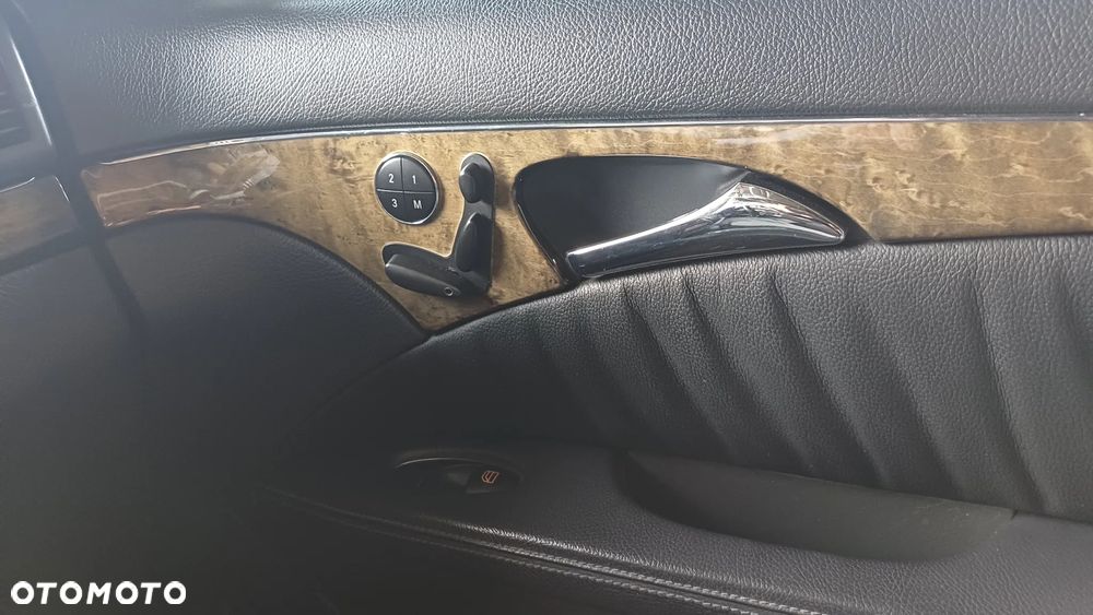 Mercedes-Benz Klasa E 500 Avantgarde Sport Edition - 24