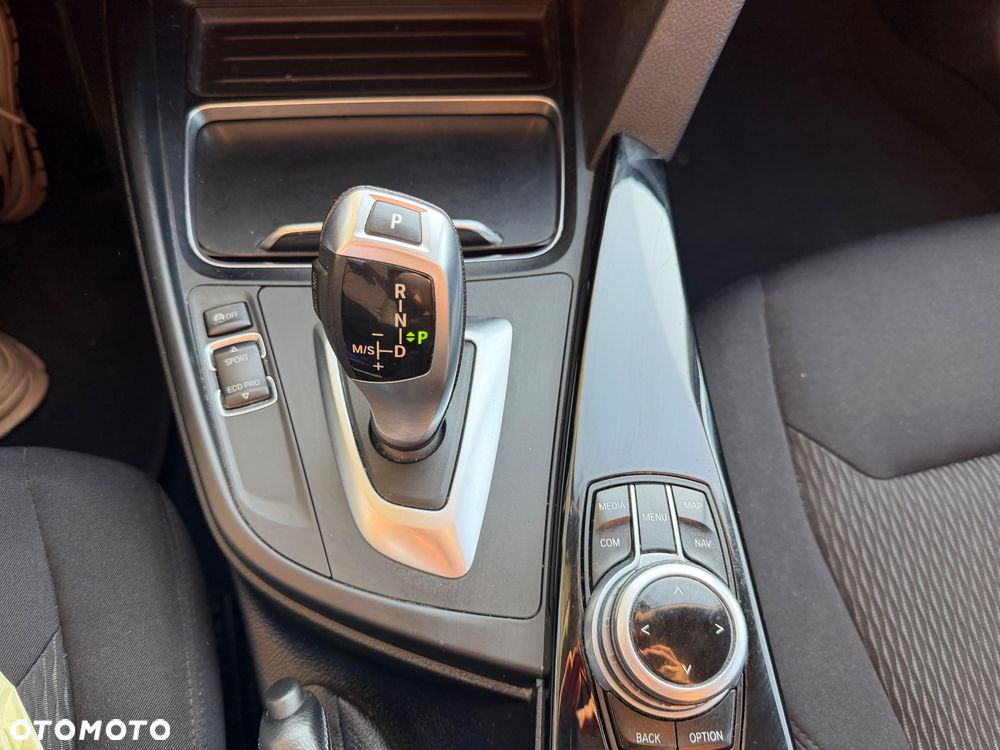 BMW Seria 3 320d Luxury Line - 31
