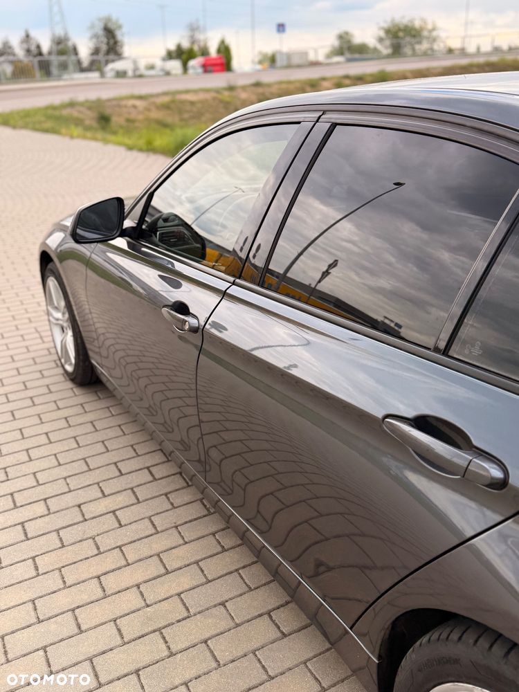 BMW Seria 3 330i xDrive - 7