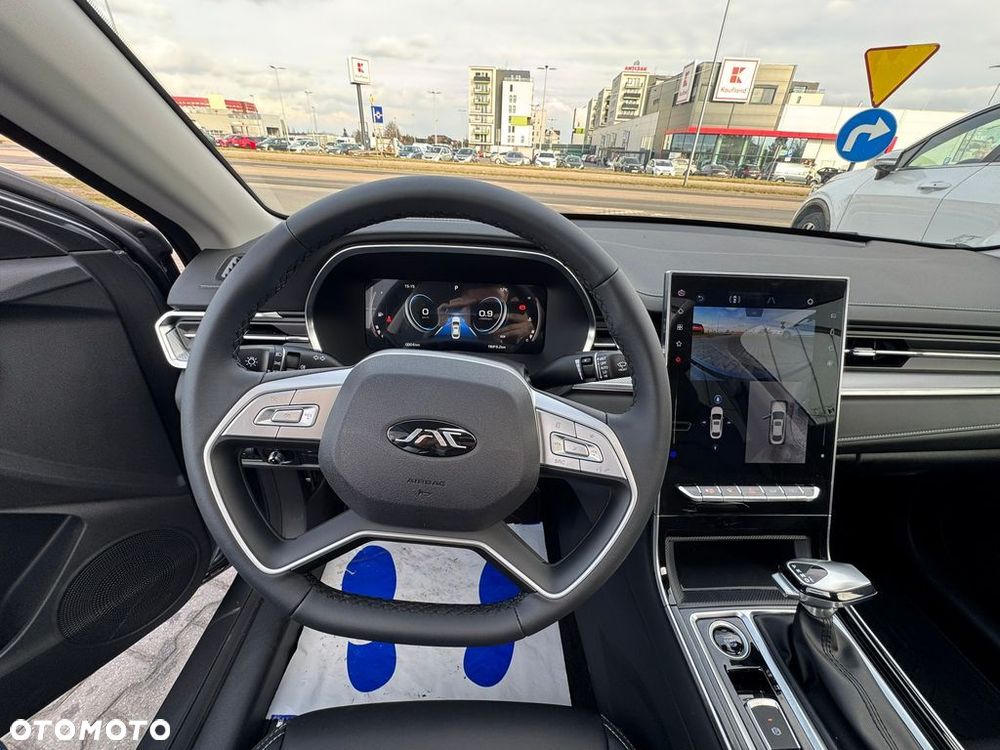 JAC J7 Plus CVT - 18