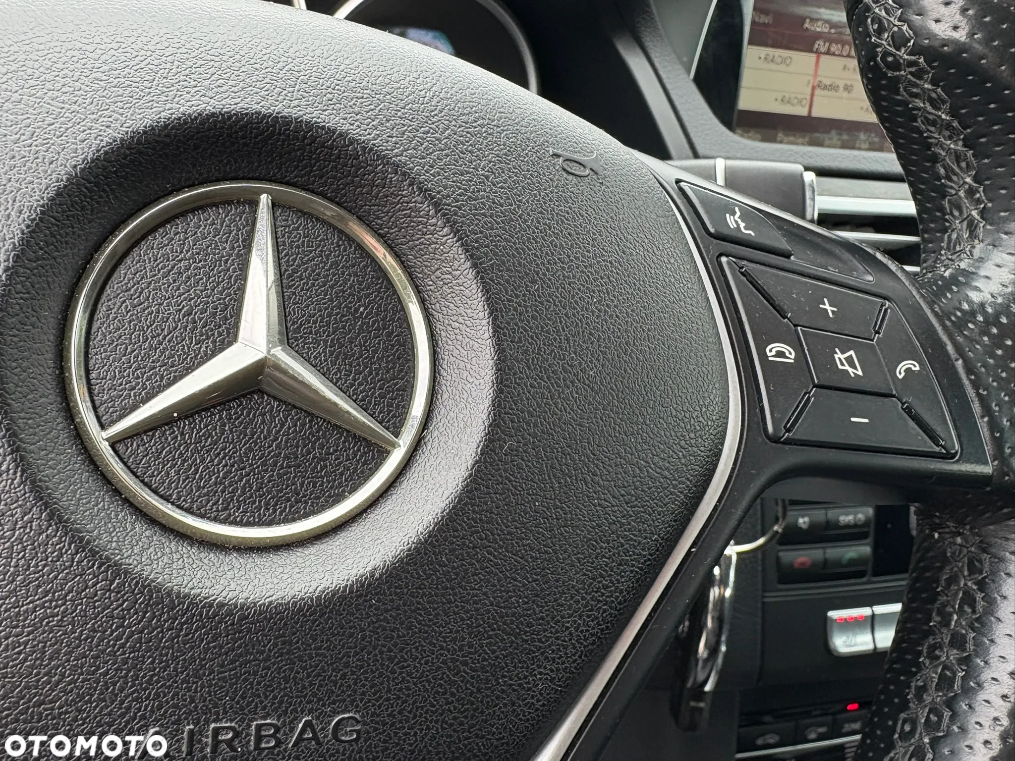 Mercedes-Benz Klasa E 300 T BlueTEC 9G-TRONIC - 30