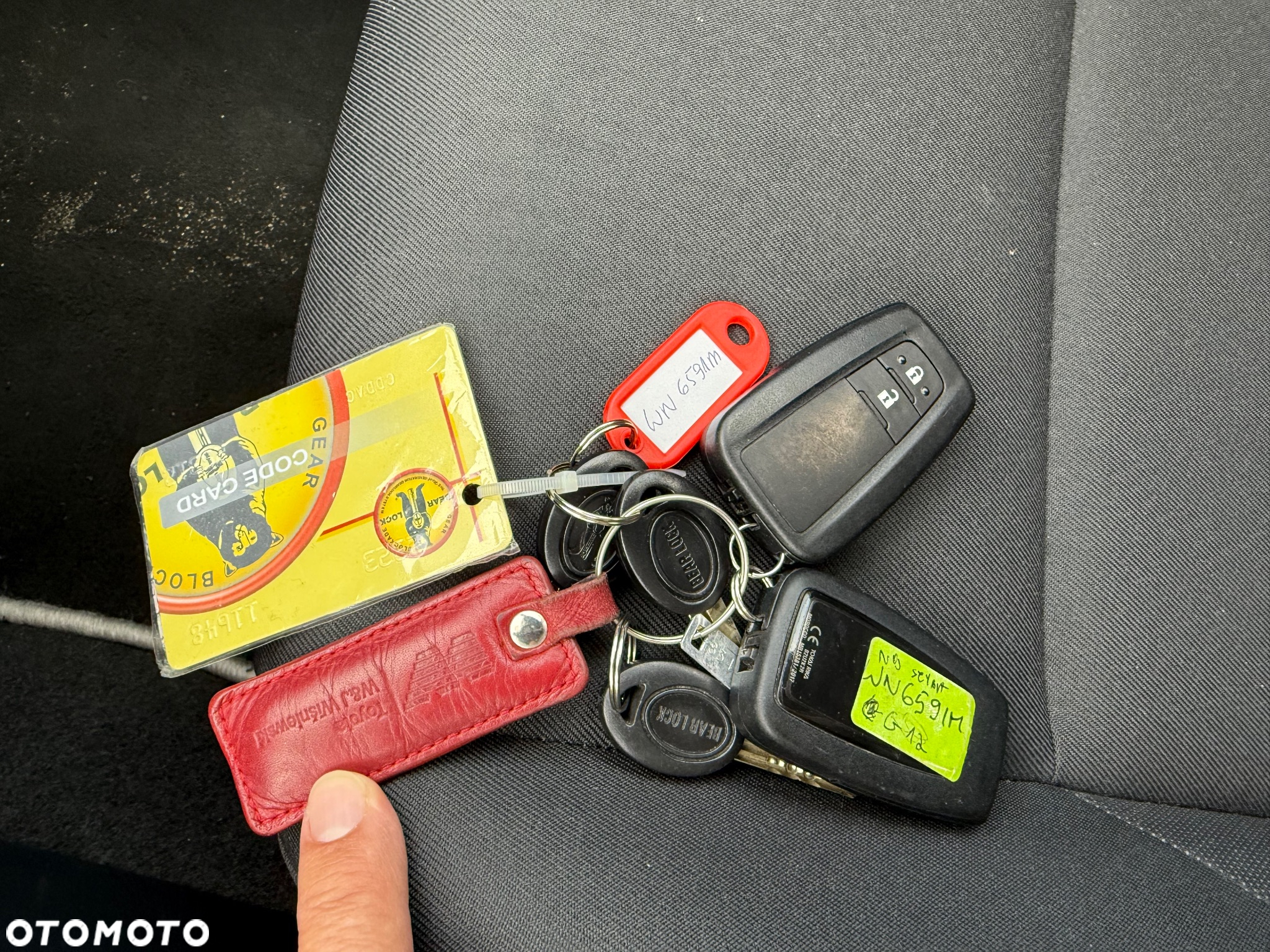 Toyota Corolla 1.8 Hybrid Active - 24