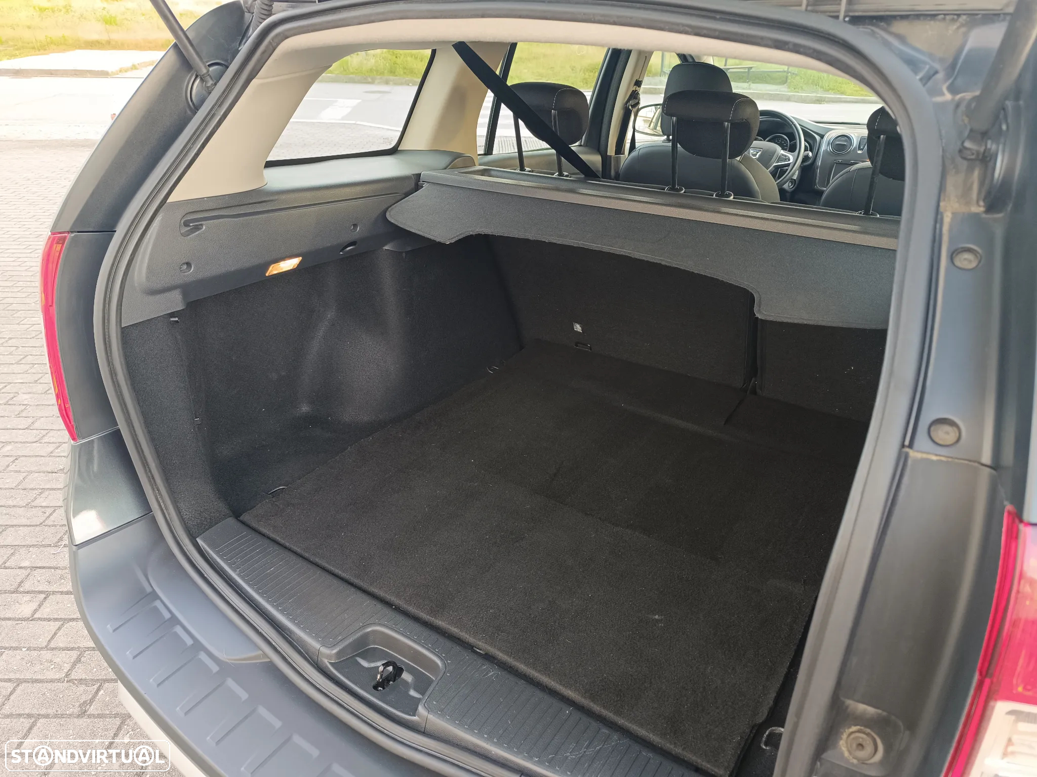Dacia Logan MCV 0.9 TCe Stepway - 8