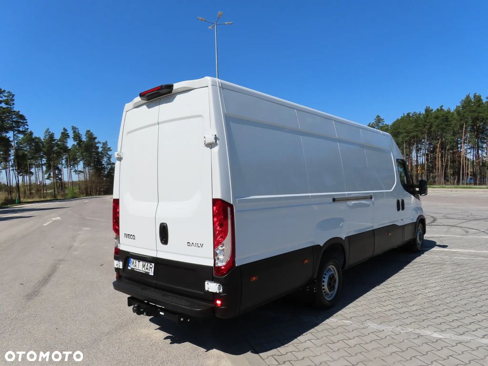 Iveco Daily 35S18 3.0 HPI 180 KM POWER Furgon Blaszak XXL 4.70 CM MAXI LONG Wysokość H2 1900 mm WZMACNIANE ZAWIESZENIE 968 Kg Ładowność HAK 3500 Kg Rozstaw Osi 4100 mm DMC 3500 Kg, WZMACNIANY Stan NOWY NIE UŻYWANY OKAZJA DOSTEPNY I GOTOWY - 4
