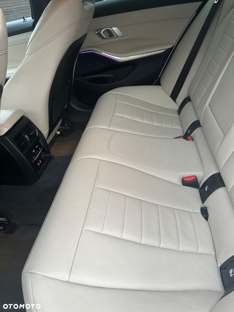 BMW Seria 3 320d M Sport - 6