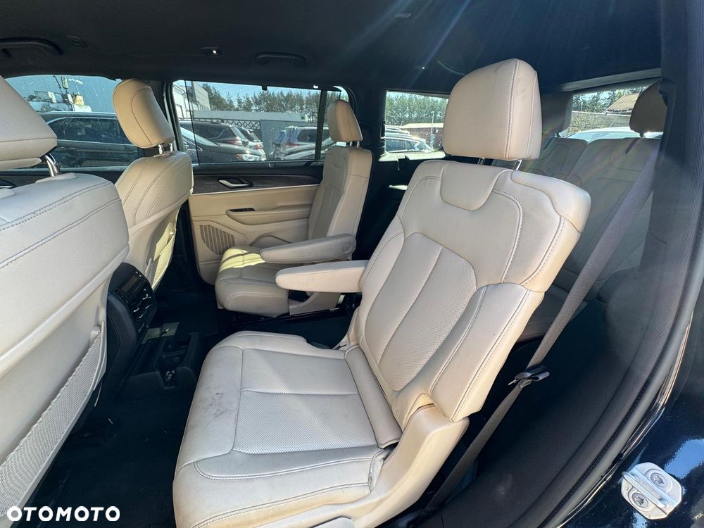 Jeep Grand Cherokee - 12