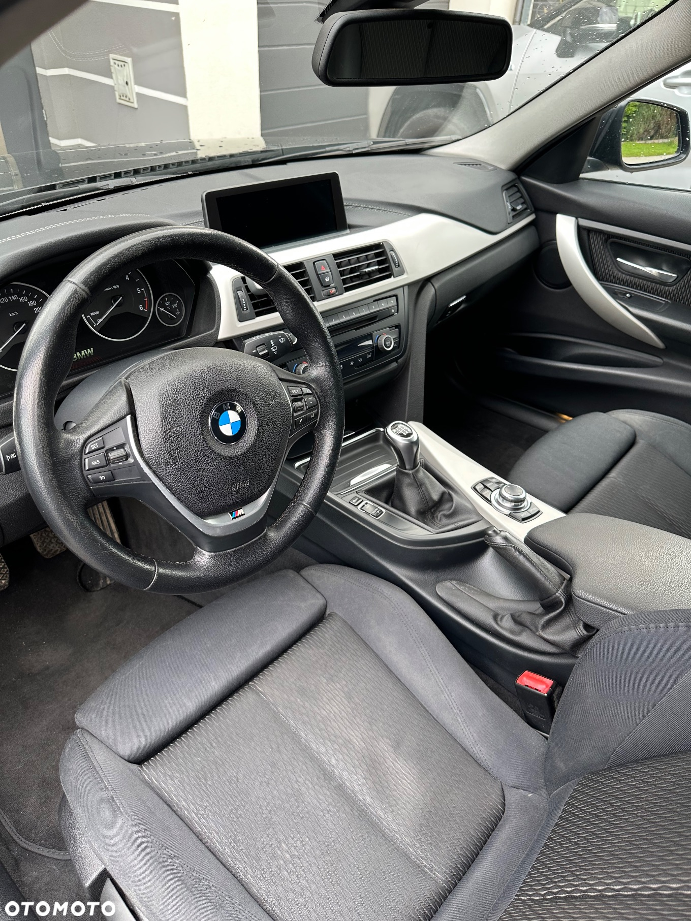BMW Seria 3 318d Touring - 9