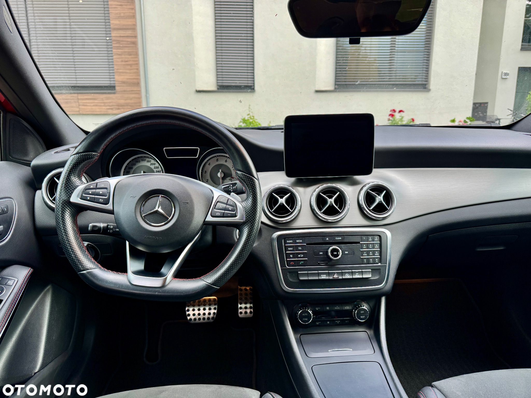Mercedes-Benz GLA - 13