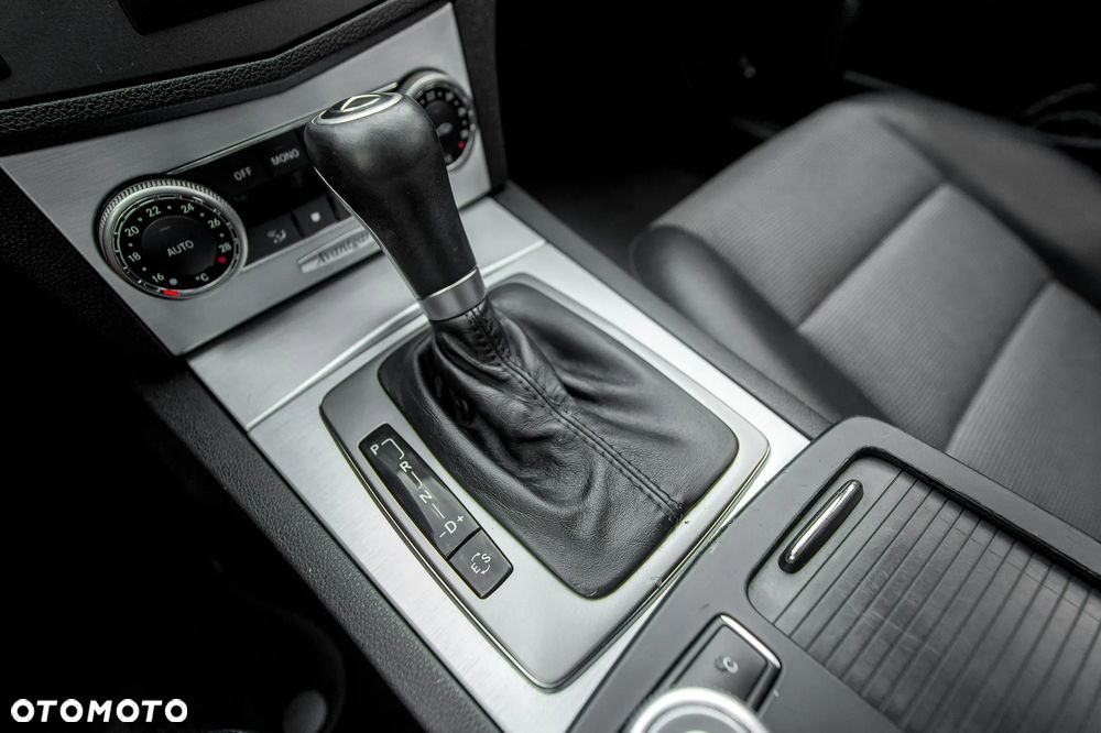 Mercedes-Benz Klasa C 250 CGI Automatik BlueEFFICIENCY Avantgarde - 33