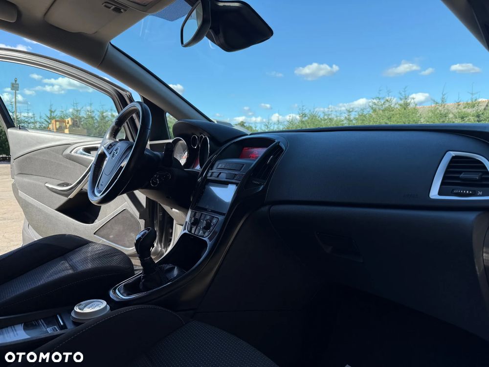 Opel Astra GTC 1.6 Turbo Edition - 10