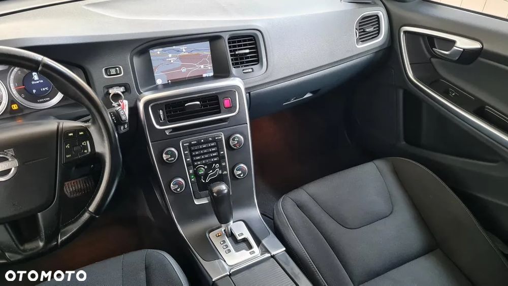 Volvo V60 D5 AWD R-Design Momentum - 12
