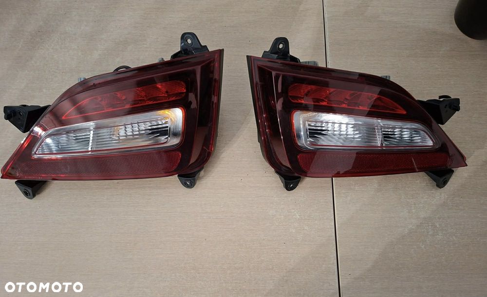 Komplet lamp tylnich HYUNDAI SANTA-FE (2020) - 1