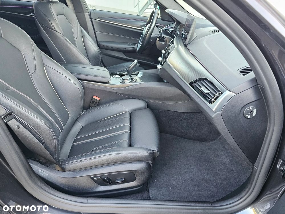 BMW Seria 5 520d xDrive M Sport Edition - 17