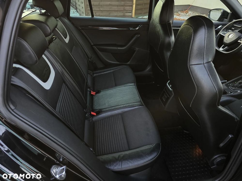 Skoda Octavia 2.0 TDI DSG RS - 26