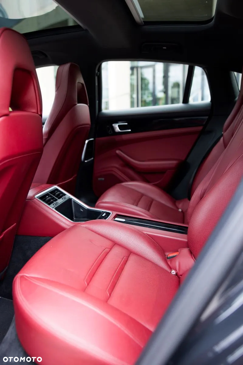 Porsche Panamera 4S - 38