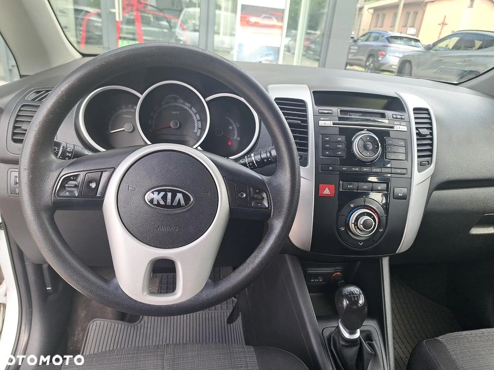 Kia Venga 1.6 L - 11