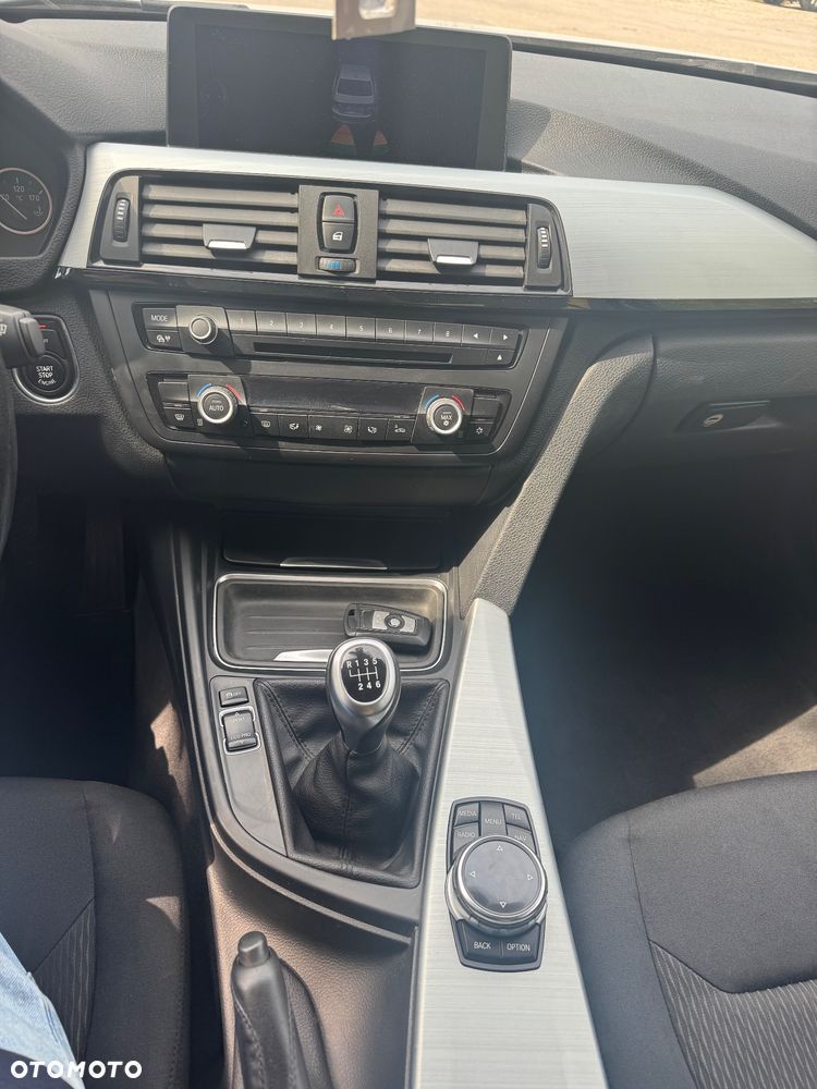BMW Seria 3 320i Sport Line - 8
