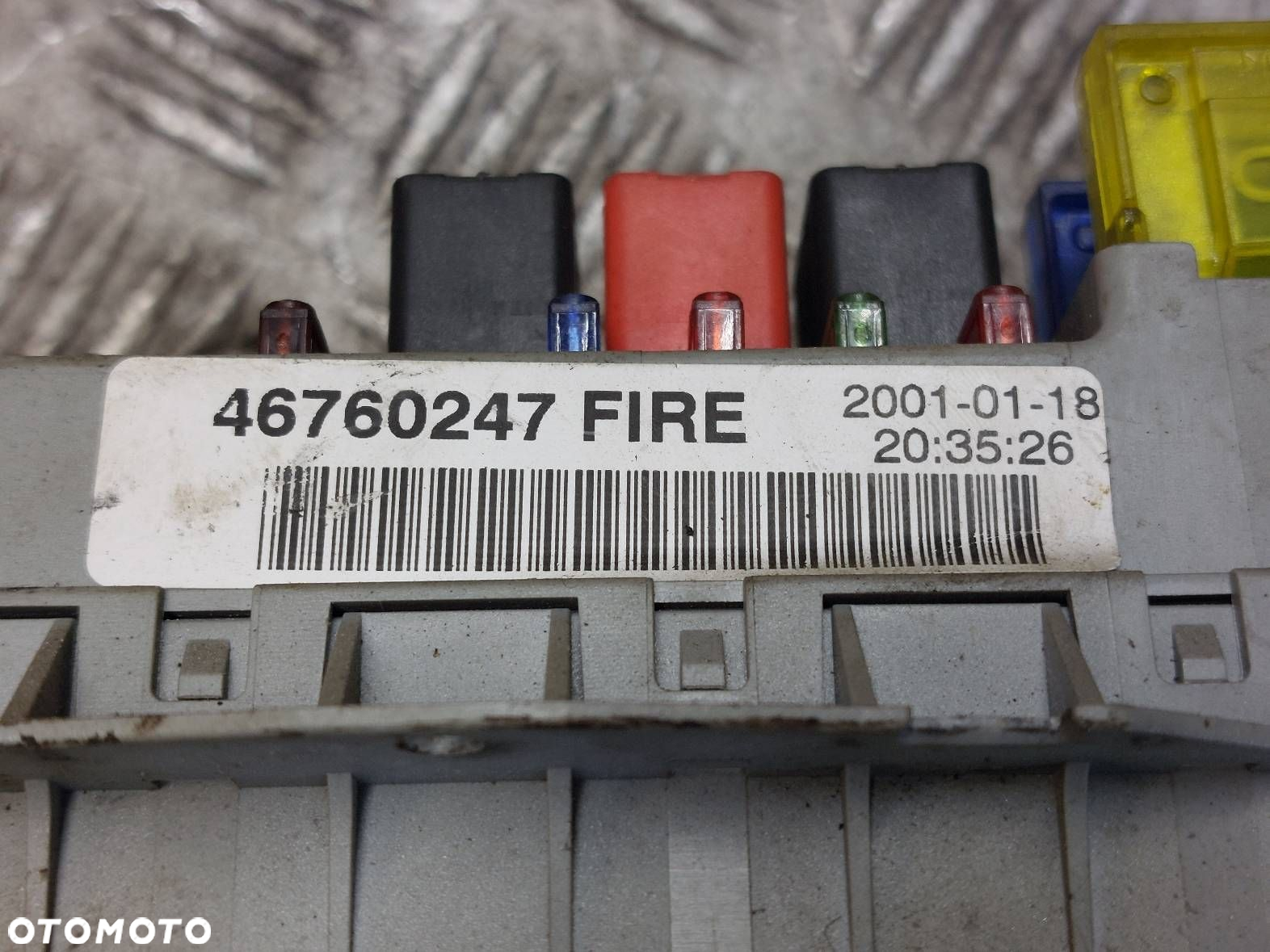 SKRZYNKA BEZPIECZNIKÓW PRZEKAŹNIKÓW FIAT PUNTO II 1.2 8V 46760247 - 3