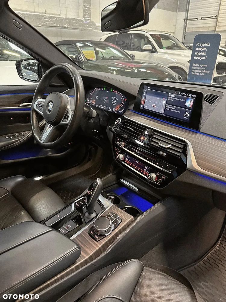BMW Seria 5 520d xDrive - 10