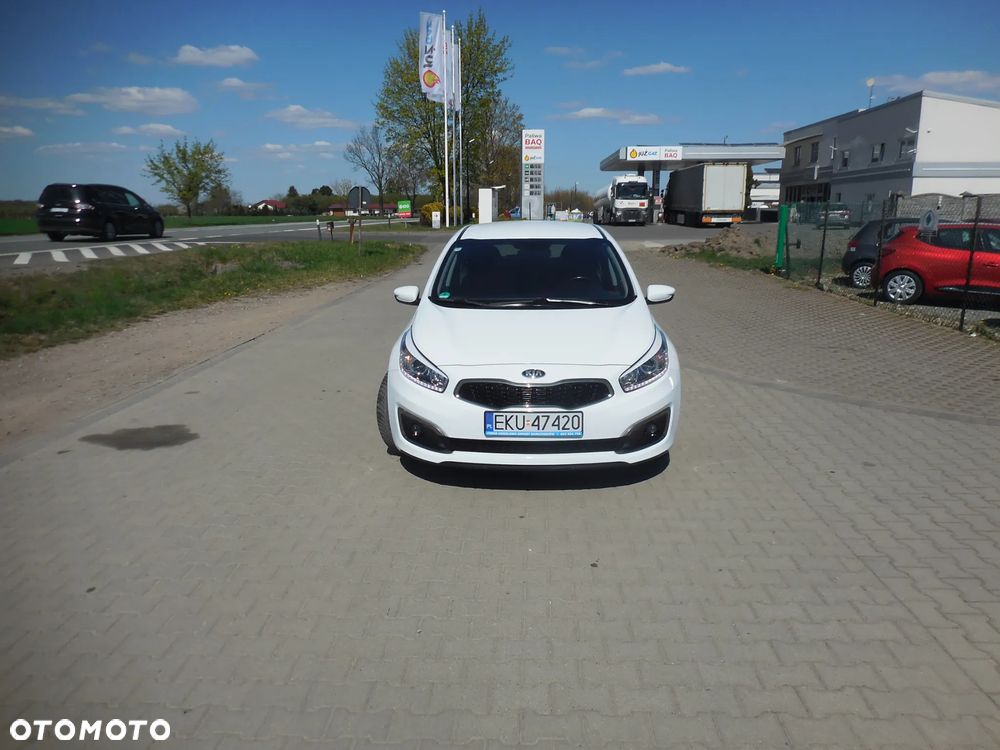 Kia Ceed 1.6 CRDi 136 ISG Dream Team Edition - 1