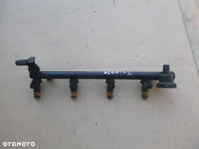 LISTWA WTRYSKOWA RENAULT MEGANE SCENIC I LIFT 1.6 16V - 2