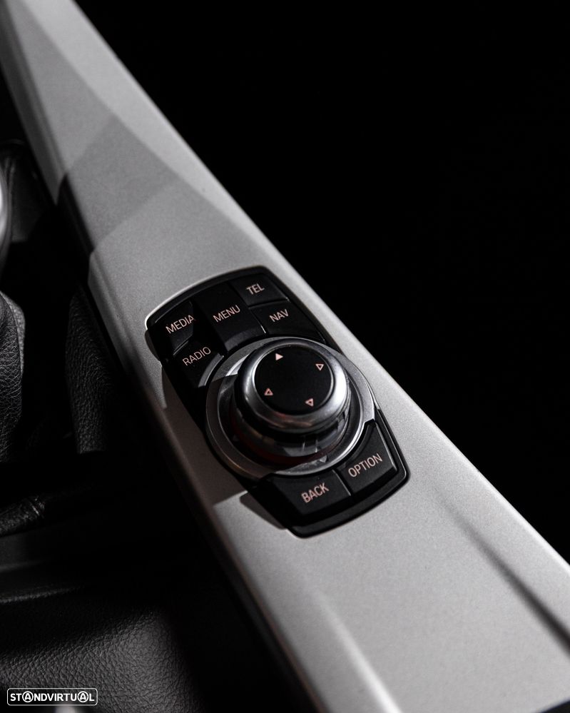BMW 320 d Pack M - 13